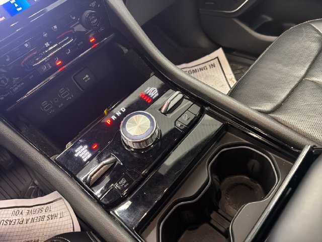 Used 2023 Jeep Grand Cherokee Overland AWD/4WD image 25