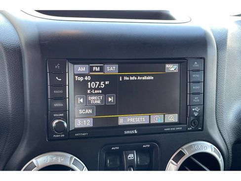 Used 2017 Jeep Wrangler Unlimited Sahara w/ Connectivity Group AWD/4WD image 24