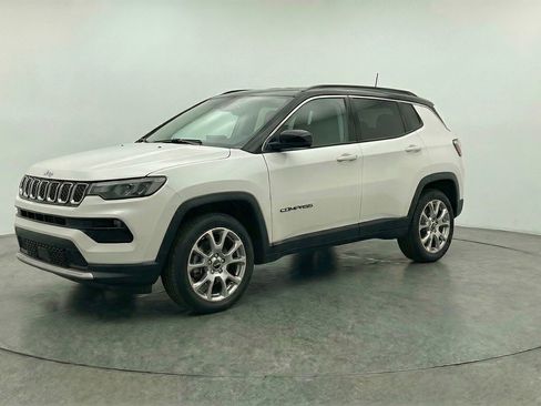 Used 2025 Jeep Compass Limited image 3