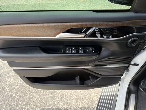 Used 2024 Jeep Grand Wagoneer L 4WD image 21
