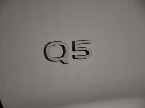 Used 2025 Audi Q5 Premium w/ Convenience Package image 9