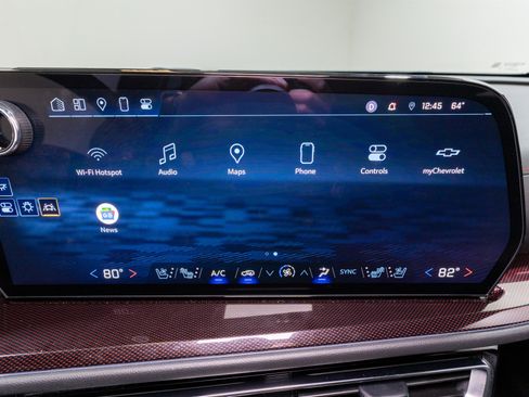 Used 2024 Chevrolet Traverse RS image 21