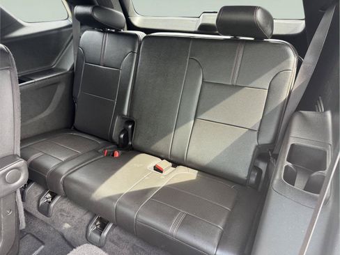 Used 2023 Chevrolet Traverse RS AWD/4WD image 13