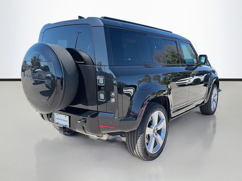 New 2026 Land Rover Defender 110 X-Dynamic SE image 5