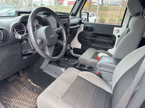 Used 2010 Jeep Wrangler Rubicon w/ PWR Convenience Group image 7