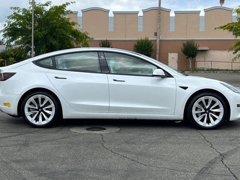 Used 2022 Tesla Model 3 Long Range AWD/4WD image 4