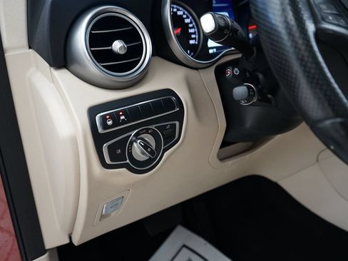 Used 2017 Mercedes-Benz GLC 300 4MATIC image 25