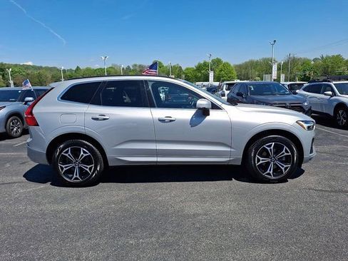 Used 2022 Volvo XC60 B5 Momentum w/ Climate Package AWD/4WD image 9