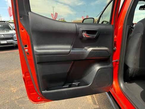 Used 2017 Toyota Tacoma TRD Sport w/ Tow Package (A/T) AWD/4WD image 28