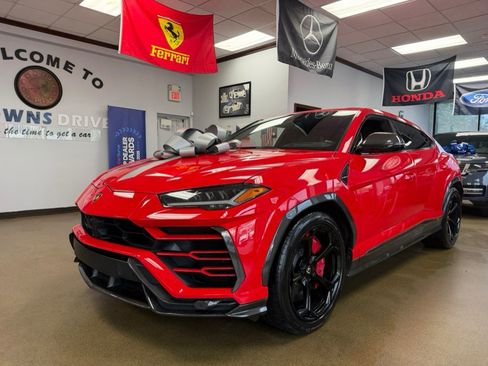 Used 2021 Lamborghini Urus AWD/4WD image 2