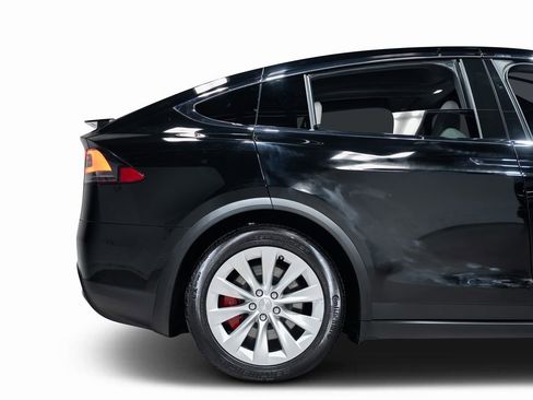 Used 2021 Tesla Model X Performance image 22