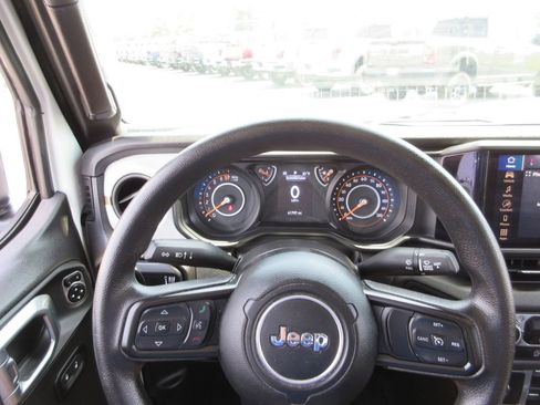 Used 2024 Jeep Gladiator Sport AWD/4WD image 30