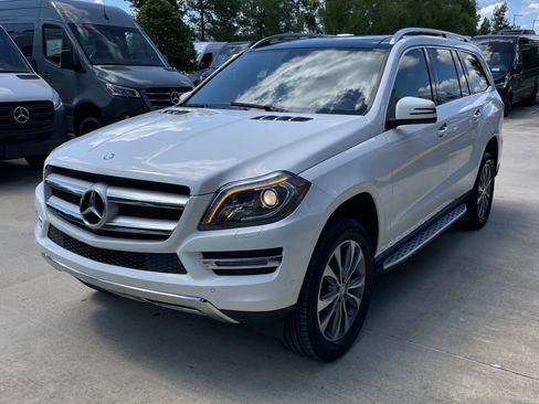 Used 2015 Mercedes-Benz GL 320 BlueTEC 4MATIC image 2