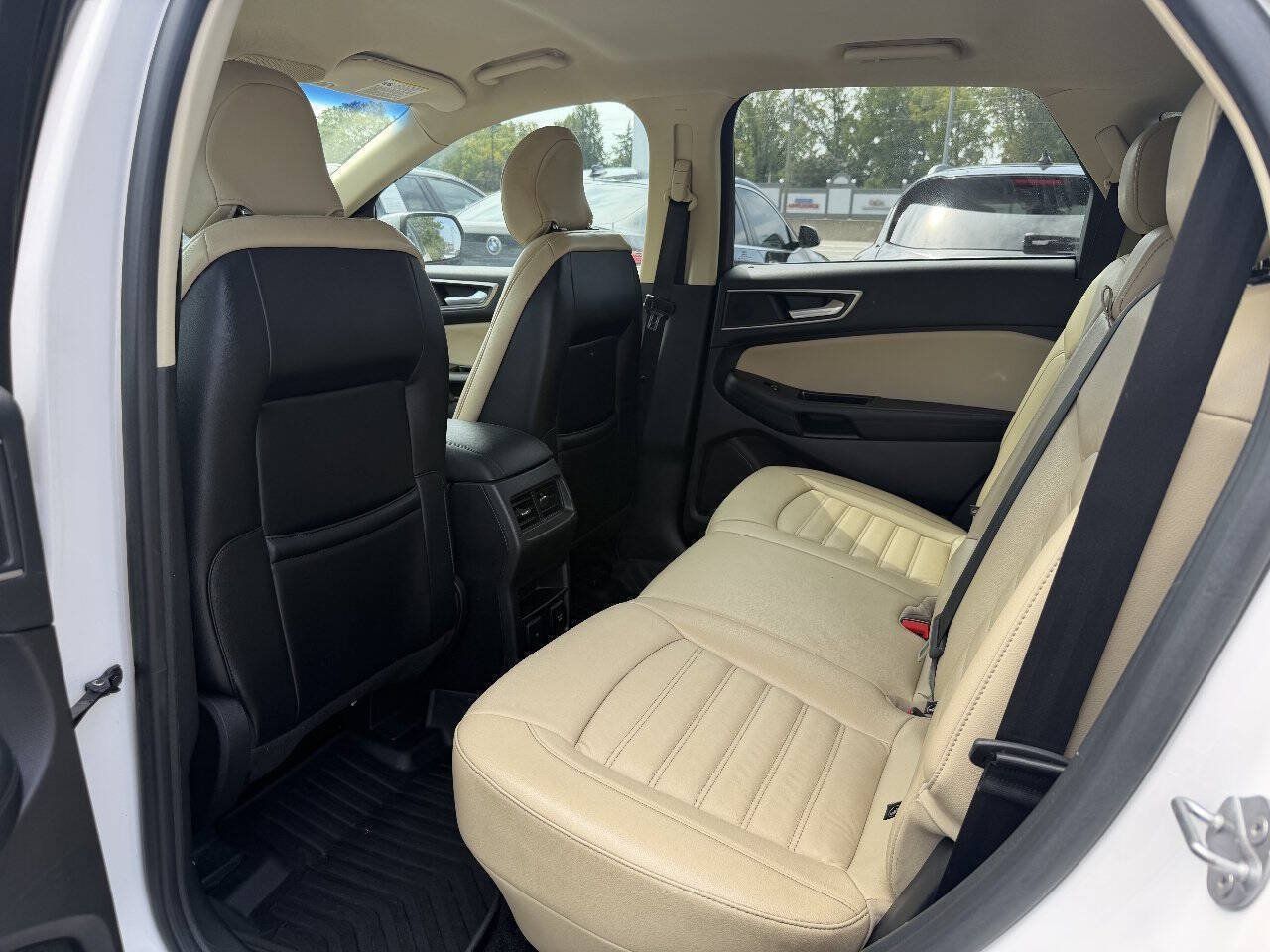 Used 2017 Ford Edge SEL w/ Equipment Group 201A FWD image 10