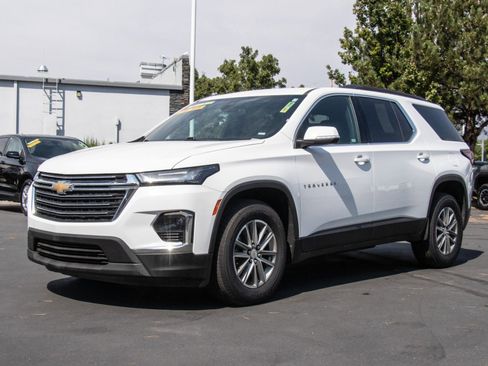 Used 2023 Chevrolet Traverse LT image 3