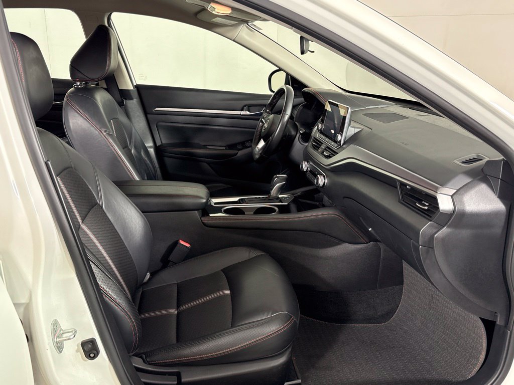 Used 2024 Nissan Altima 2.5 SR FWD image 16