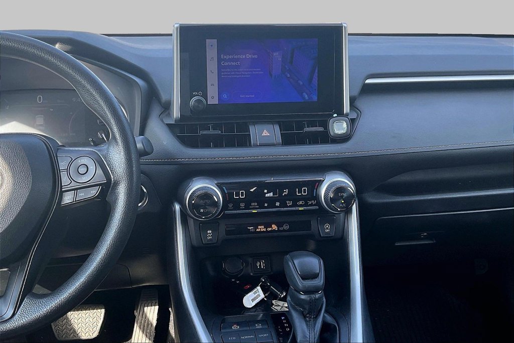 Used 2024 Toyota RAV4 XLE FWD image 6