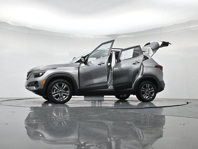 Used 2021 Kia Seltos S AWD/4WD image 53