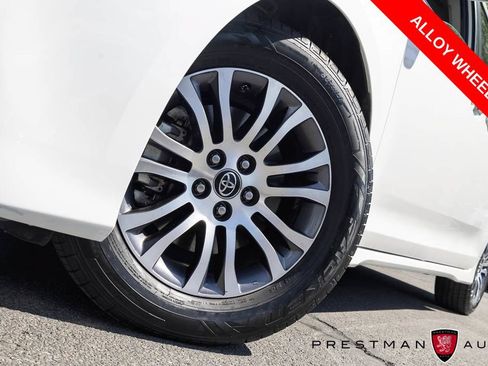 Used 2020 Toyota Sienna XLE Premium FWD image 13