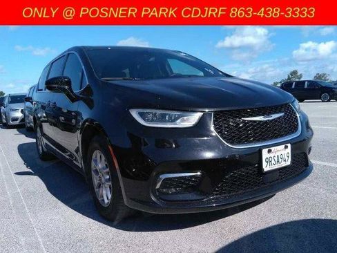 Certified 2025 Chrysler Pacifica Select FWD image 1