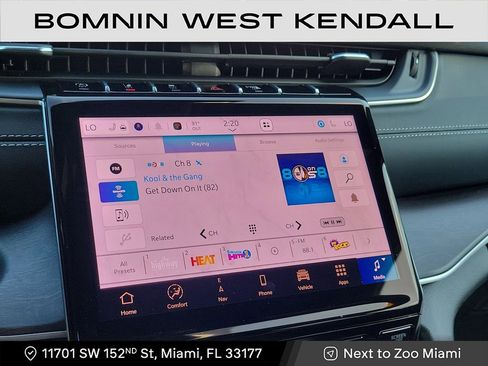 Used 2025 Jeep Grand Cherokee Limited w/ Black Appearance Package image 18