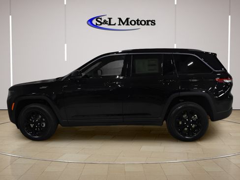 New 2026 Jeep Grand Cherokee Altitude AWD/4WD image 4