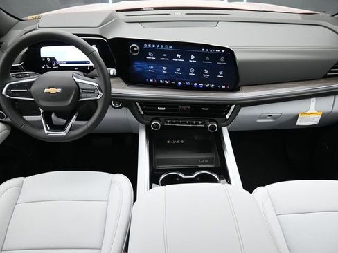 New 2025 Chevrolet Suburban Premier AWD/4WD image 18