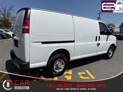 Used 2020 Chevrolet Express 3500 w/ Driver Convenience Package RWD image 6