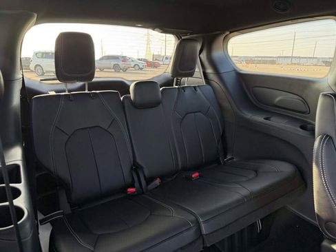 New 2026 Chrysler Pacifica Select image 33