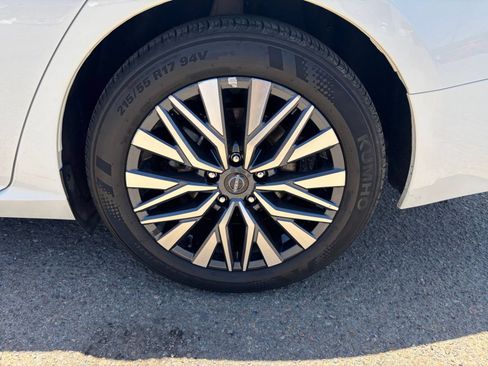 Used 2025 Nissan Altima 2.5 SV FWD image 30
