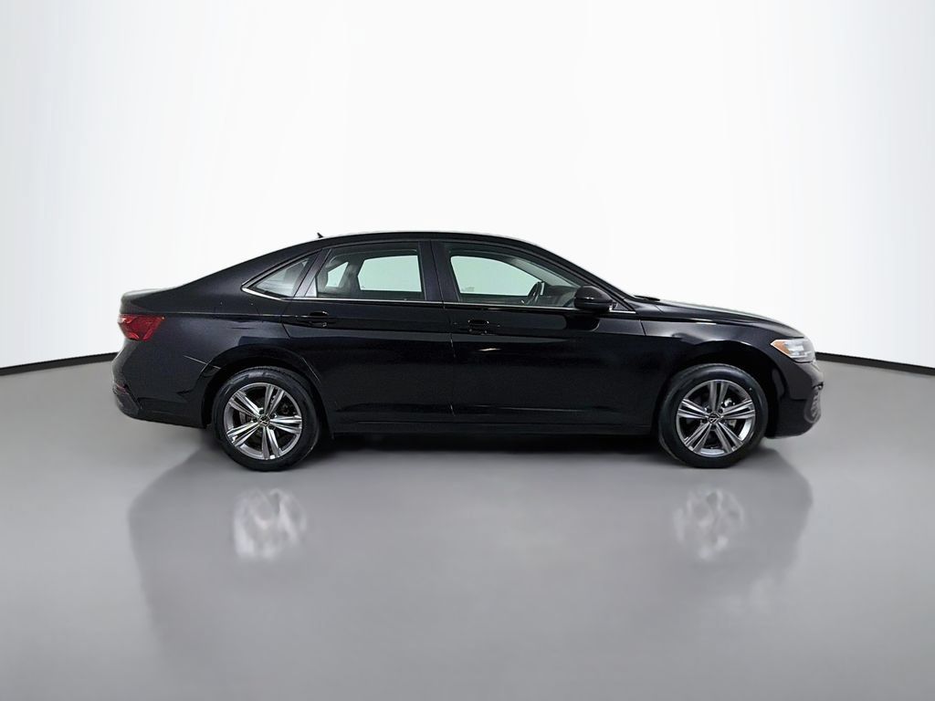 Used 2024 Volkswagen Jetta SE FWD image 5