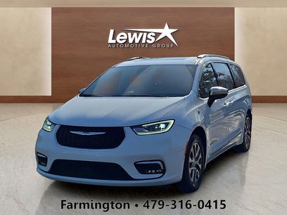 Used 2025 Chrysler Pacifica Pinnacle