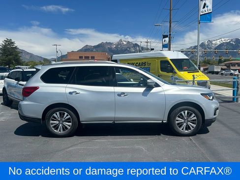 Used 2020 Nissan Pathfinder SL AWD/4WD image 2