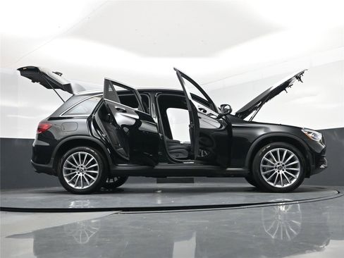 Used 2021 Mercedes-Benz GLC 300 4MATIC image 21