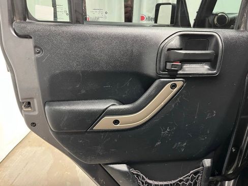 Used 2016 Jeep Wrangler Unlimited Sahara AWD/4WD image 11