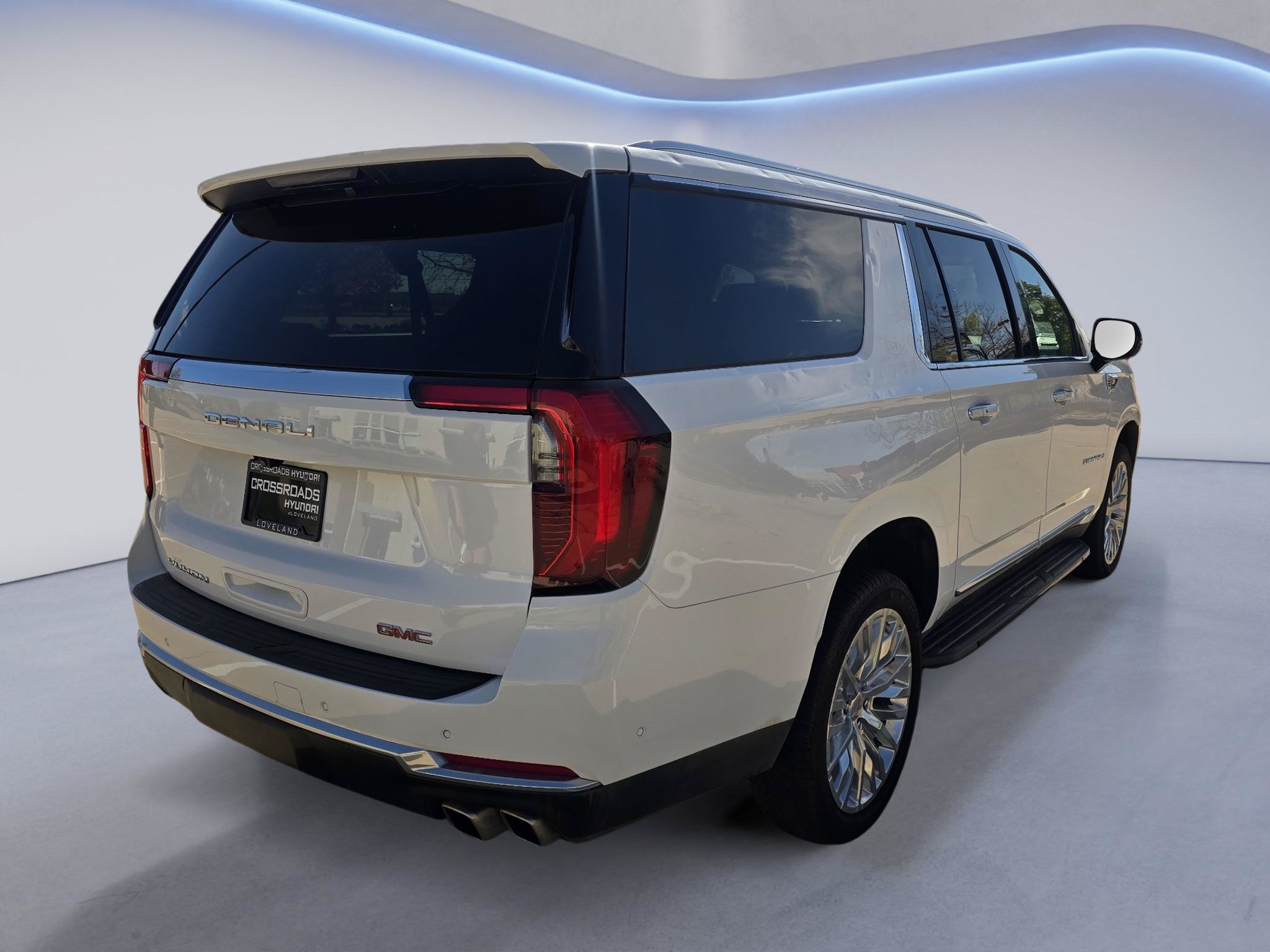 Used 2025 GMC Yukon XL Denali AWD/4WD image 6