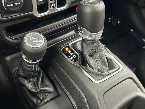 Used 2025 Jeep Gladiator Sport AWD/4WD image 25
