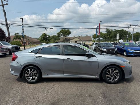 Used 2017 Honda Civic EX image 4
