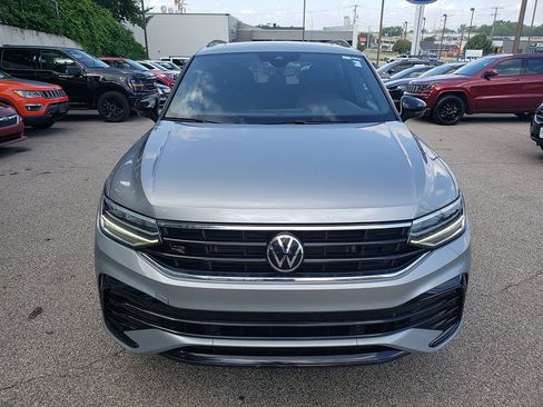 Used 2023 Volkswagen Tiguan SE R-Line AWD/4WD image 2