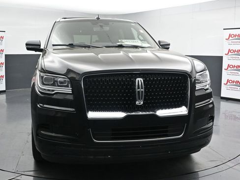 Used 2022 Lincoln Navigator Reserve image 3