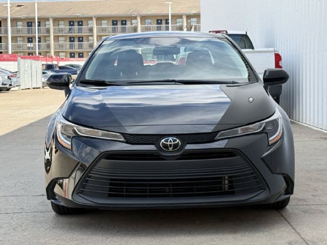 Used 2025 Toyota Corolla LE FWD image 8