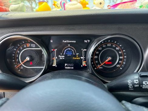 Used 2022 Jeep Wrangler Unlimited Sport AWD/4WD image 3