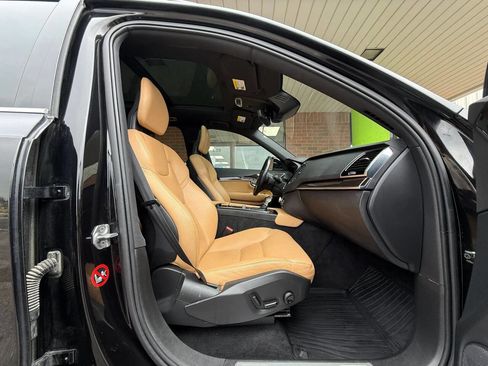 Used 2016 Volvo XC90 T6 Momentum w/ Protection Package Plus image 8