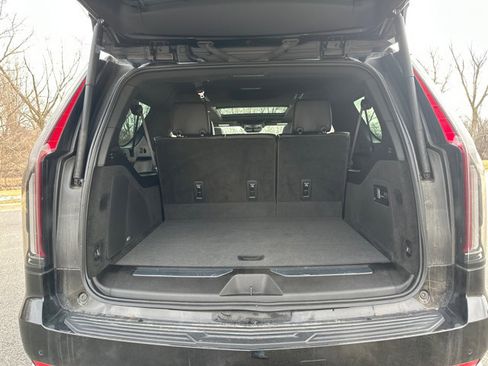 Used 2023 Cadillac Escalade ESV Premium Luxury image 34