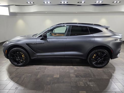 Used 2023 Aston Martin DBX image 25