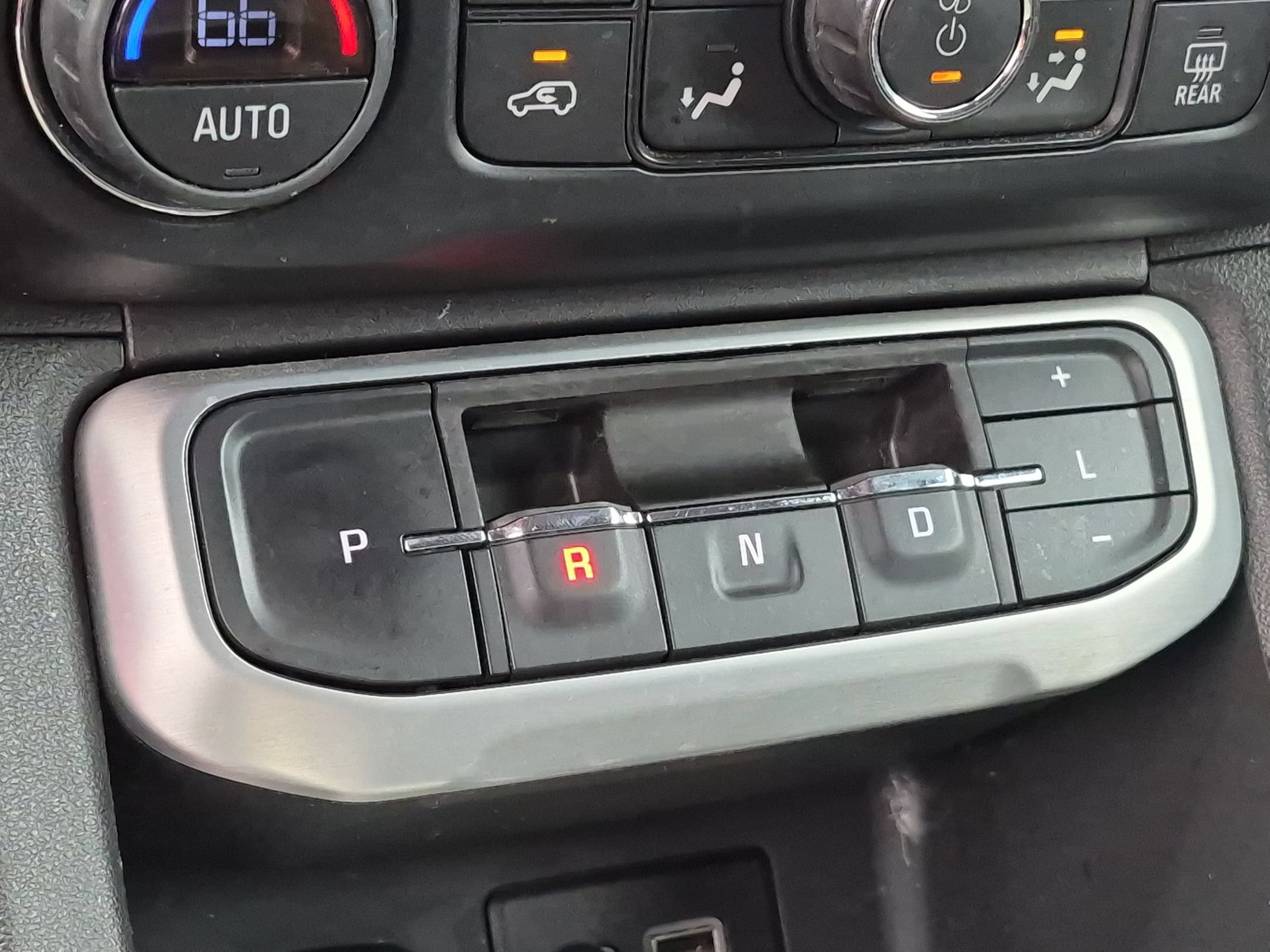 Certified 2021 GMC Acadia SLE w/ Driver Convenience Package FWD image 15