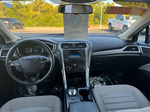 Used 2017 Ford Fusion S image 2