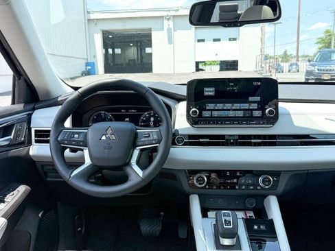 New 2025 Mitsubishi Outlander 4WD Plug-In Hybrid image 23