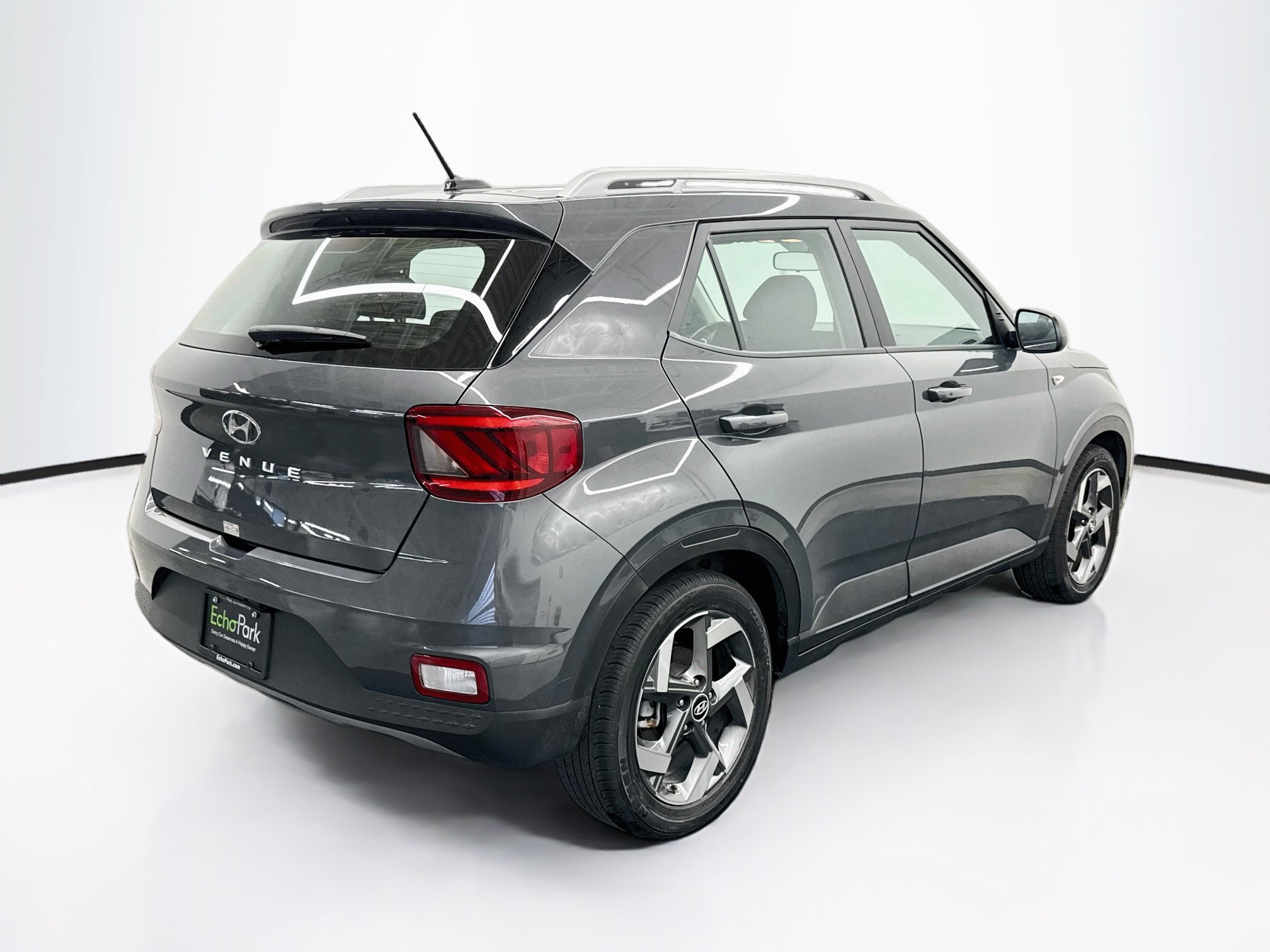 Used 2025 Hyundai Venue SEL FWD image 9