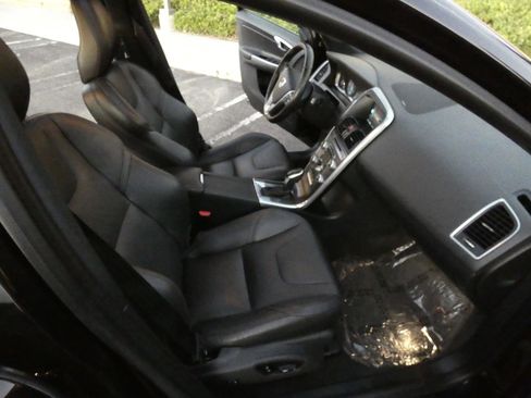 Used 2016 Volvo XC60 T6 Platinum image 25